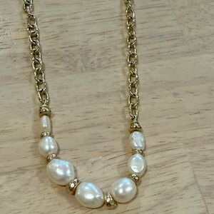 Kendra Scott Gold and Cream Pearl Necklace